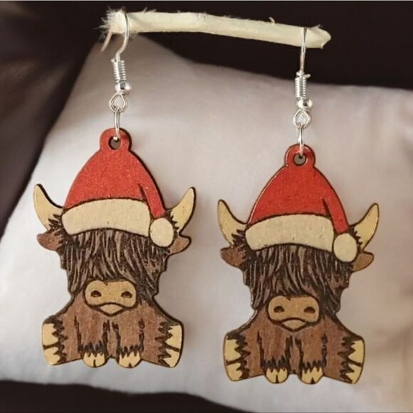 Holiday Earrings 🎄Highland Cow Santa Hat Christmas Wooden Dangle Drop Jewelry - Picture 3 of 5